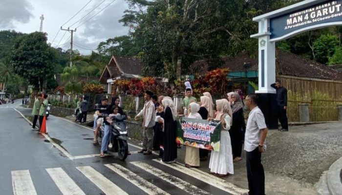 MAN 4 Garut Berbagi Takjil Ramadhan 1447 H