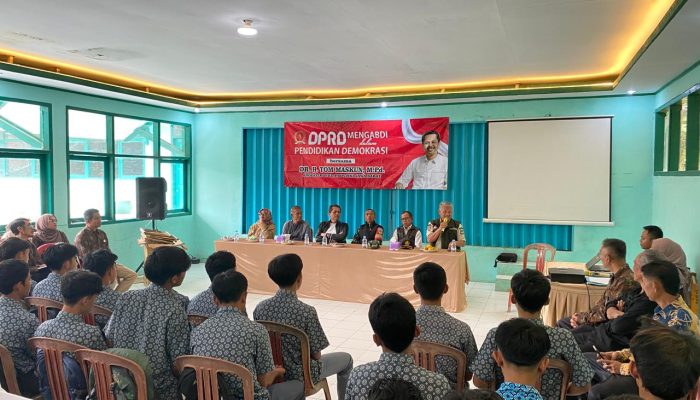 DPRD Mengabdi: Dr. H. Tom Maskun, M.Pd. Sosialisasikan Pendidikan Demokrasi di MAN 4 Garut