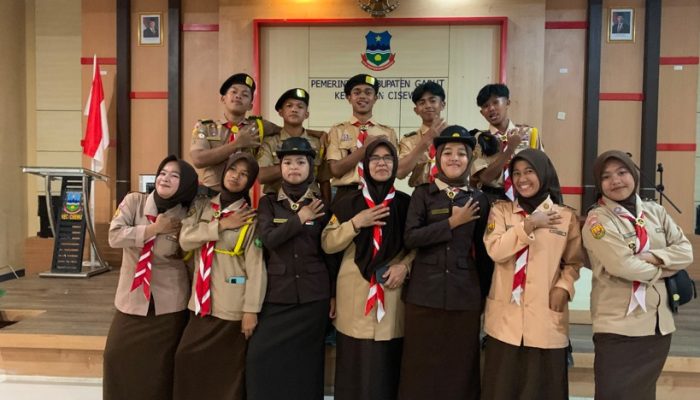 Gagah dan Presisi, Siswa MAN 4 Garut Pukau Cisewu Lewat Pengibaran Merah Putih di HUT Pramuka 2026